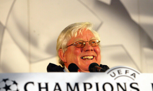 TRONDHEIM 20021111:
Trener i fotballklubben Rosenborg Nils Arne Eggen på pressekonferansen før kampen i mesterligaen, som er hans avskjedskamp.
Foto: Gorm Kallestad / SCANPIX